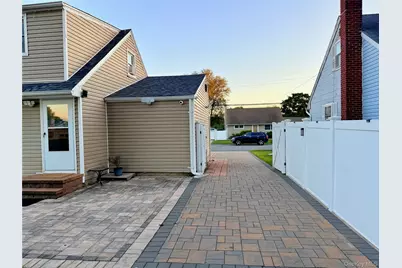 27 Central Avenue, North Babylon, NY 11703 - Photo 4