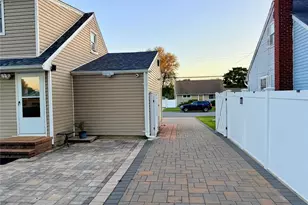 27 Central Ave, North Babylon, NY 11703 - Photo 4