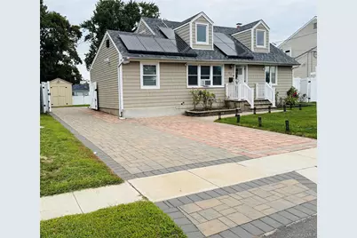 27 Central Avenue, North Babylon, NY 11703 - Photo 2