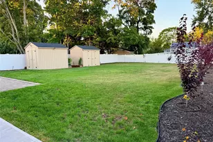 27 Central Ave, North Babylon, NY 11703 - Photo 32