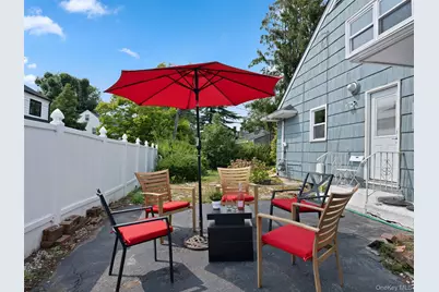 215 N Brookside Avenue, Freeport, NY 11520 - Photo 14