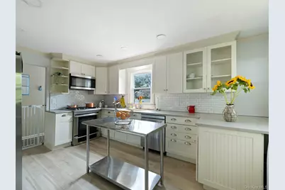 215 N Brookside Avenue, Freeport, NY 11520 - Photo 2