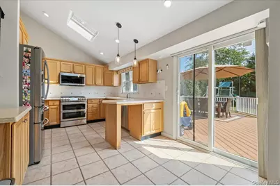 214 Haypath Road, Old Bethpage, NY 11804 - Photo 8