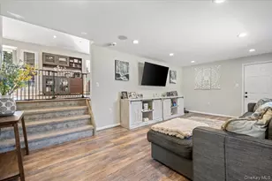 214 Haypath Rd, Old Bethpage, NY 11804 - Photo 4