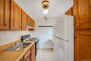 44 Nathan Hale Dr, Huntington, NY 11743 - Photo 12