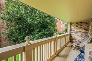 208-06 Robert Rd, Bayside, NY 11360 - Photo 16