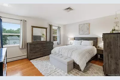 8 Duke Place, Glen Cove, NY 11542 - Photo 12