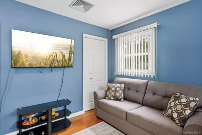 8 Duke Place, Glen Cove, NY 11542 - Photo 16