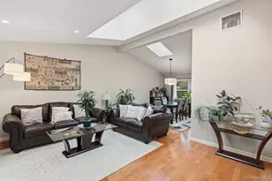 8 Duke Pl, Glen Cove, NY 11542 - Photo 4