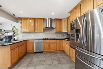 8 Duke Place, Glen Cove, NY 11542 - Photo 6