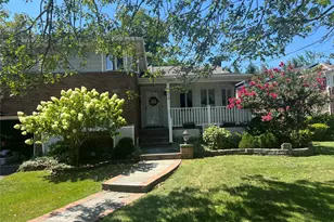 614 Bond Ct, Merrick, NY 11566 - Photo 2