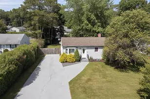 109 Merrill St, Brentwood, NY 11717 - Photo 2