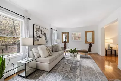 4 Wooded Lane, Hampton Bays, NY 11946 - Photo 2