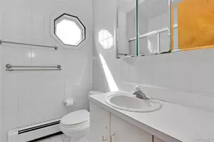 708 Park Ln, Cedarhurst, NY 11516 - Photo 20