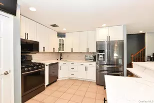 4042 Old Post Rd, Seaford, NY 11783 - Photo 14