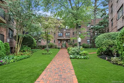 50 Brompton Road #2L, Great Neck, NY 11021 - Photo 1