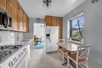 50 Brompton Road #2L, Great Neck, NY 11021 - Photo 6