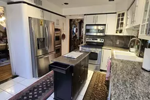 542 Hemlock Dr, Cedarhurst, NY 11516 - Photo 6