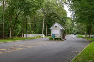 193 Gothic Cir, Manorville, NY 11949 - Photo 2