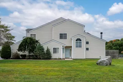 193 Gothic Circle, Manorville, NY 11949 - Photo 4