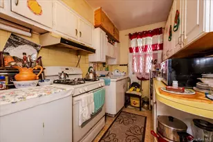 1181 Grenada Pl, Bronx, NY 10466 - Photo 8