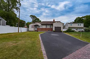79 Woodrow Pkwy, Babylon, NY 11702 - Photo 2