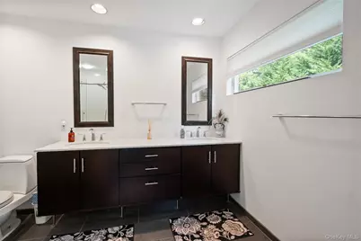 9 Peacock Path, East Quogue, NY 11942 - Photo 14