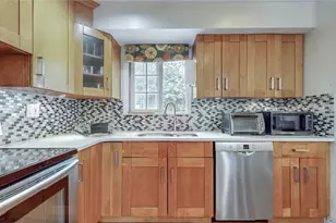 62 Summit St, Hicksville, NY 11801 - Photo 8