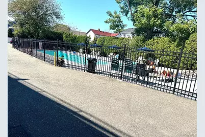 40 Daley Place #124, Lynbrook, NY 11563 - Photo 2