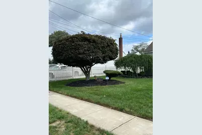 27 Taca Boulevard, Deer Park, NY 11729 - Photo 18