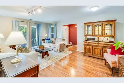 71 Biltmore Circle #71, Huntington Station, NY 11746 - Photo 12