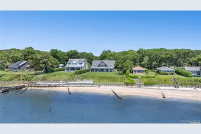 2100 Park Avenue, Mattituck, NY 11952 - Photo 2