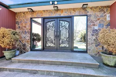 11 Valley View Road, Great Neck, NY 11021 - Photo 2