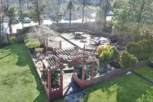 11 Valley View Rd, Great Neck, NY 11021 - Photo 16