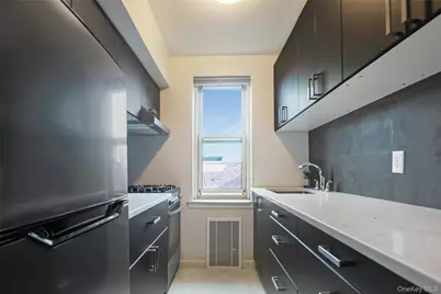 30 N Broadway #4C, White Plains, NY 10601 - Photo 4