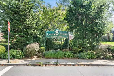 1195 East Broadway #L23, Hewlett, NY 11557 - Photo 1