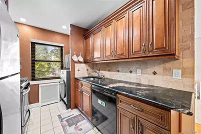 1195 East Broadway #L23, Hewlett, NY 11557 - Photo 6