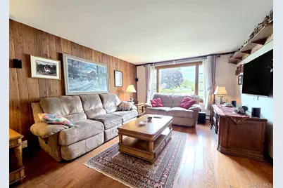 8 Corvette Road, Selden, NY 11784 - Photo 4