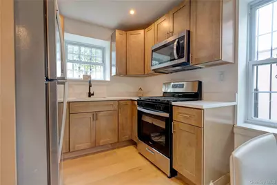 1056 E 215th Street, Bronx, NY 10469 - Photo 6