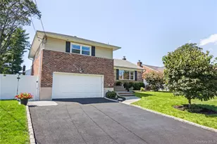 7 Driftwood Dr, Glen Cove, NY 11542 - Photo 2