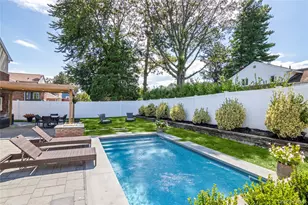 7 Driftwood Dr, Glen Cove, NY 11542 - Photo 42