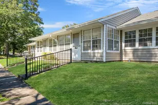 269 Berwick Ct, Ridge, NY 11961 - Photo 4