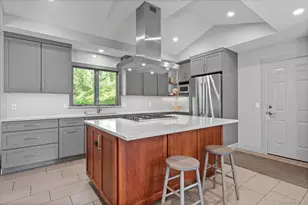 1425 Laurelwood Dr, Laurel, NY 11948 - Photo 16