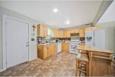 35 Maple Avenue, Bellport, NY 11713 - Photo 12