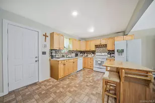 35 Maple Ave, Bellport, NY 11713 - Photo 12