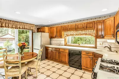 12 Roosevelt Avenue, Malverne, NY 11565 - Photo 6