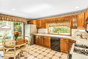 12 Roosevelt Ave, Malverne, NY 11565 - Photo 6