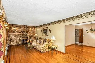 12 Roosevelt Avenue, Malverne, NY 11565 - Photo 4