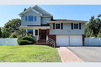 15 Hedgerow Lane, Commack, NY 11725 - Photo 1