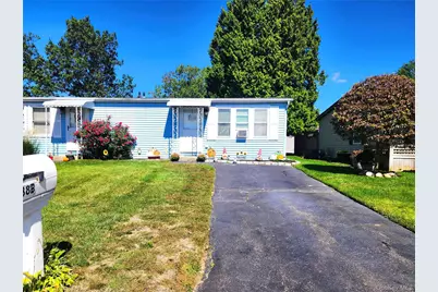 38B Village Circle S, Manorville, NY 11949 - Photo 2